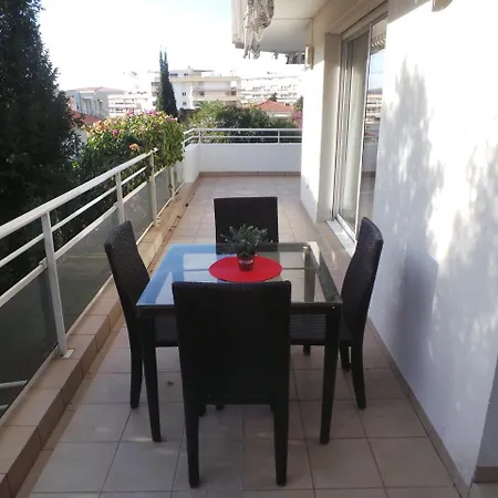 Spacious 3 Bedroom Flat Near City Centre And Beaches