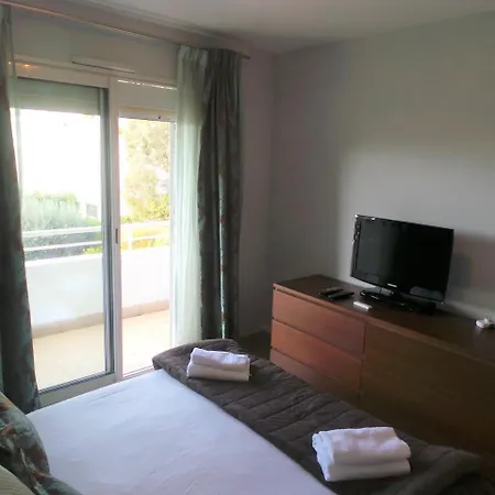 Spacious 3 Bedroom Flat Near City Centre And Beaches
