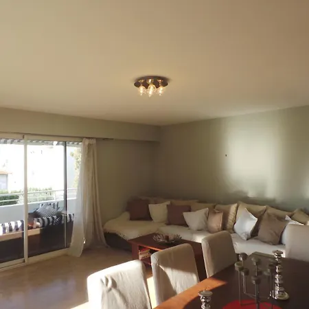 Spacious 3 Bedroom Flat Near City Centre And Beaches Antibes