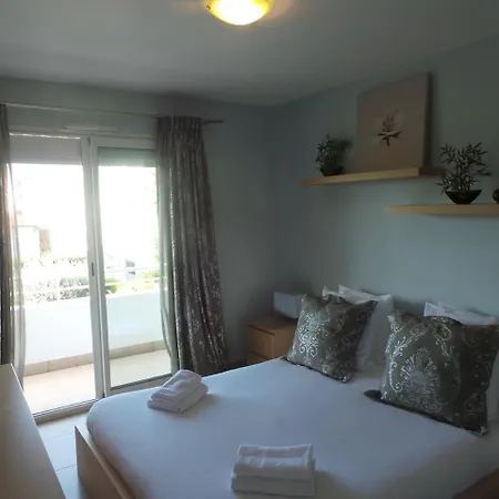 Spacious 3 Bedroom Flat Near City Centre And Beaches *