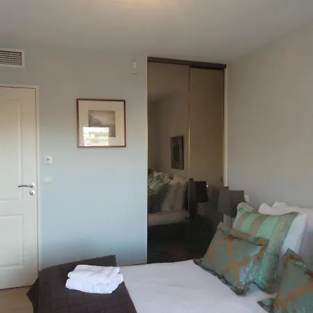 Apartment Spacious 3 Bedroom Flat Near City Centre And Beaches *