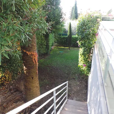 Spacious 3 Bedroom Flat Near City Centre And Beaches Apartment